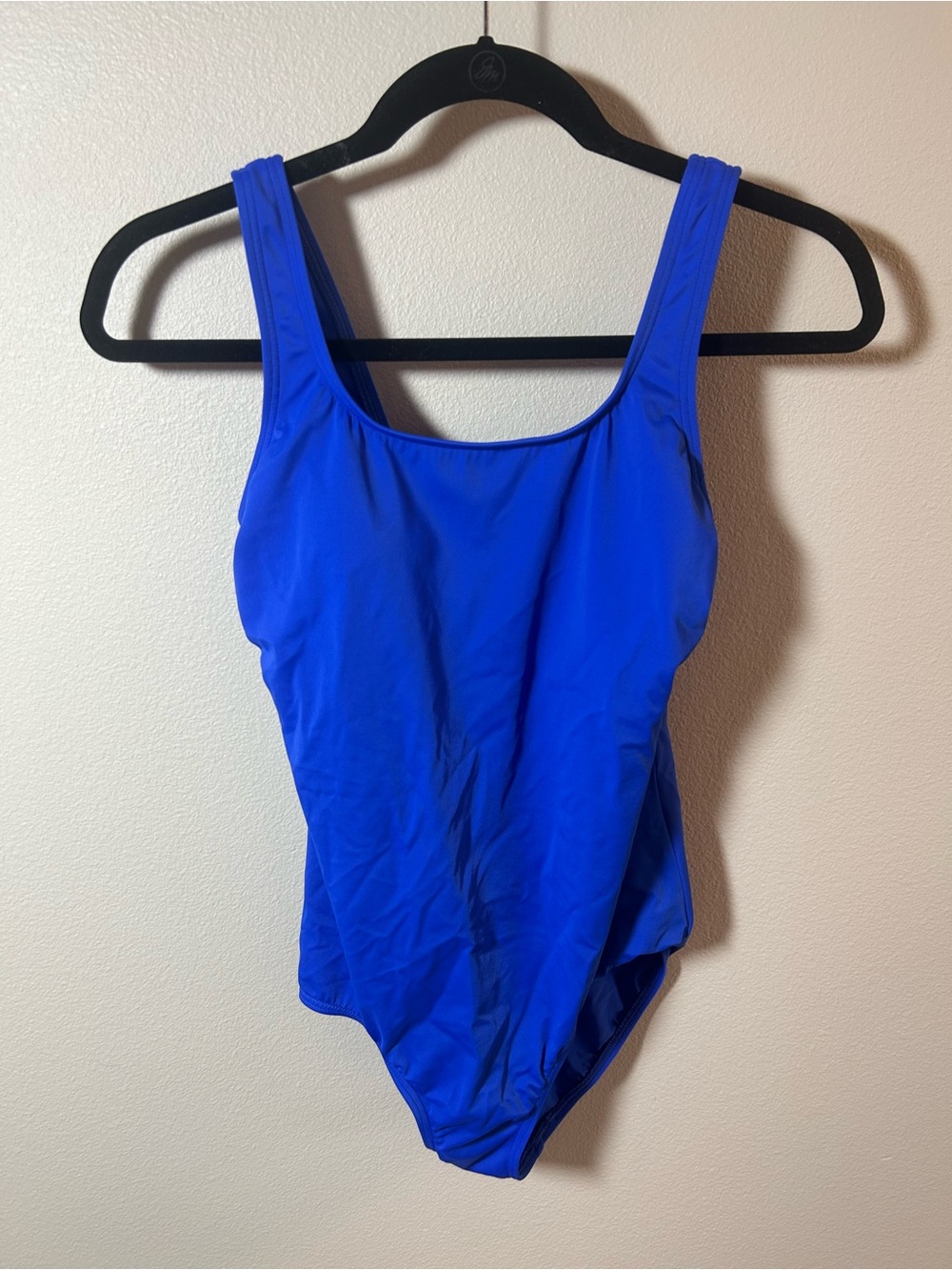 Lands end women’s electric blue tugless low leg - one piece swimsuit size 6
